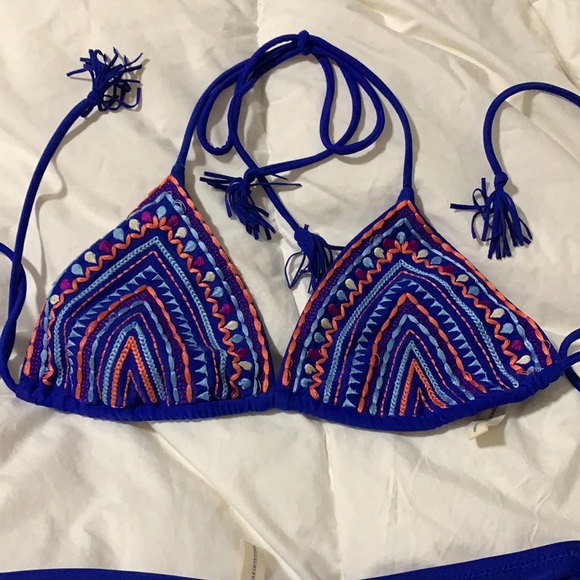 Bikini - Picture 1 of 3